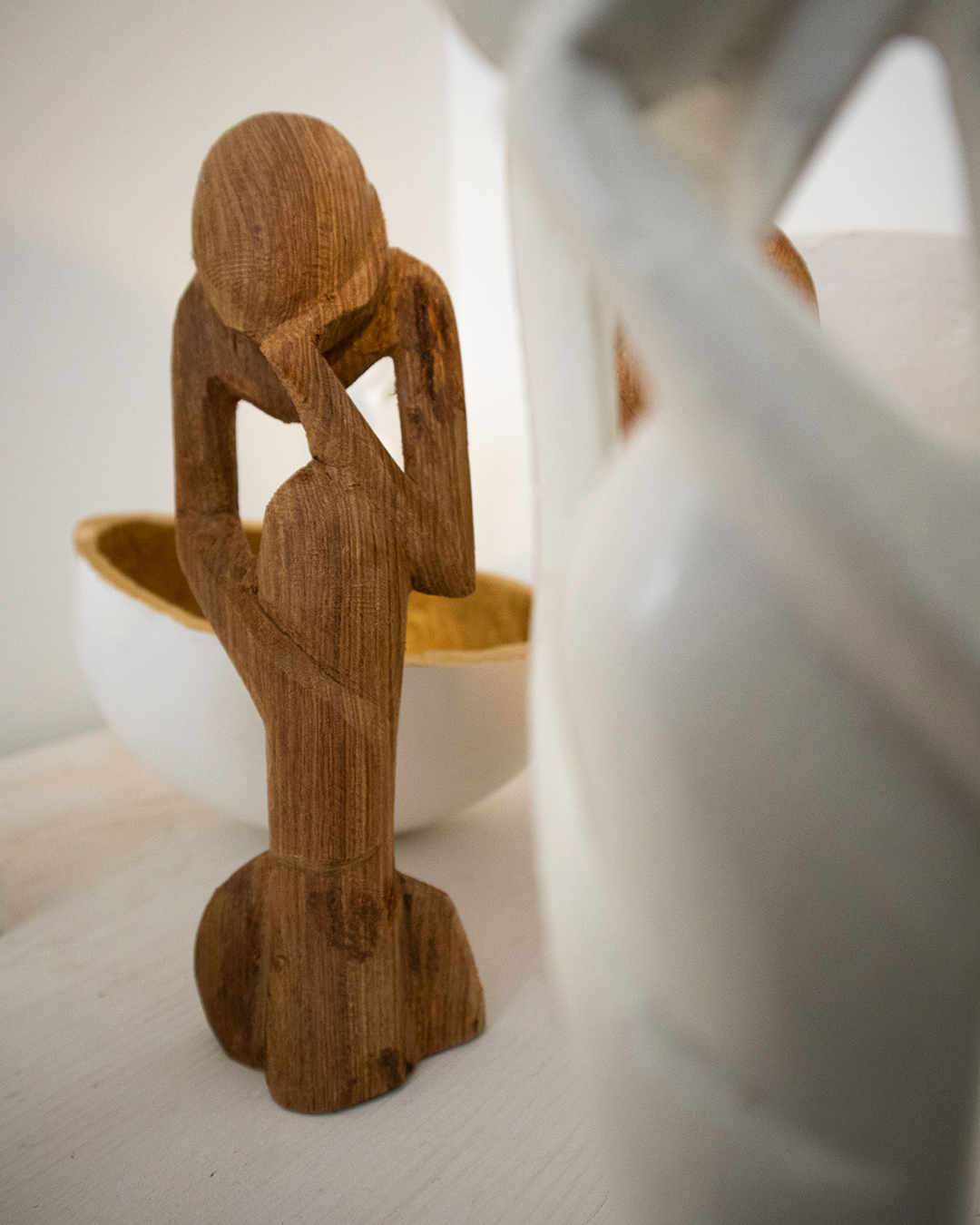 Statue en bois “Intense Pensée”