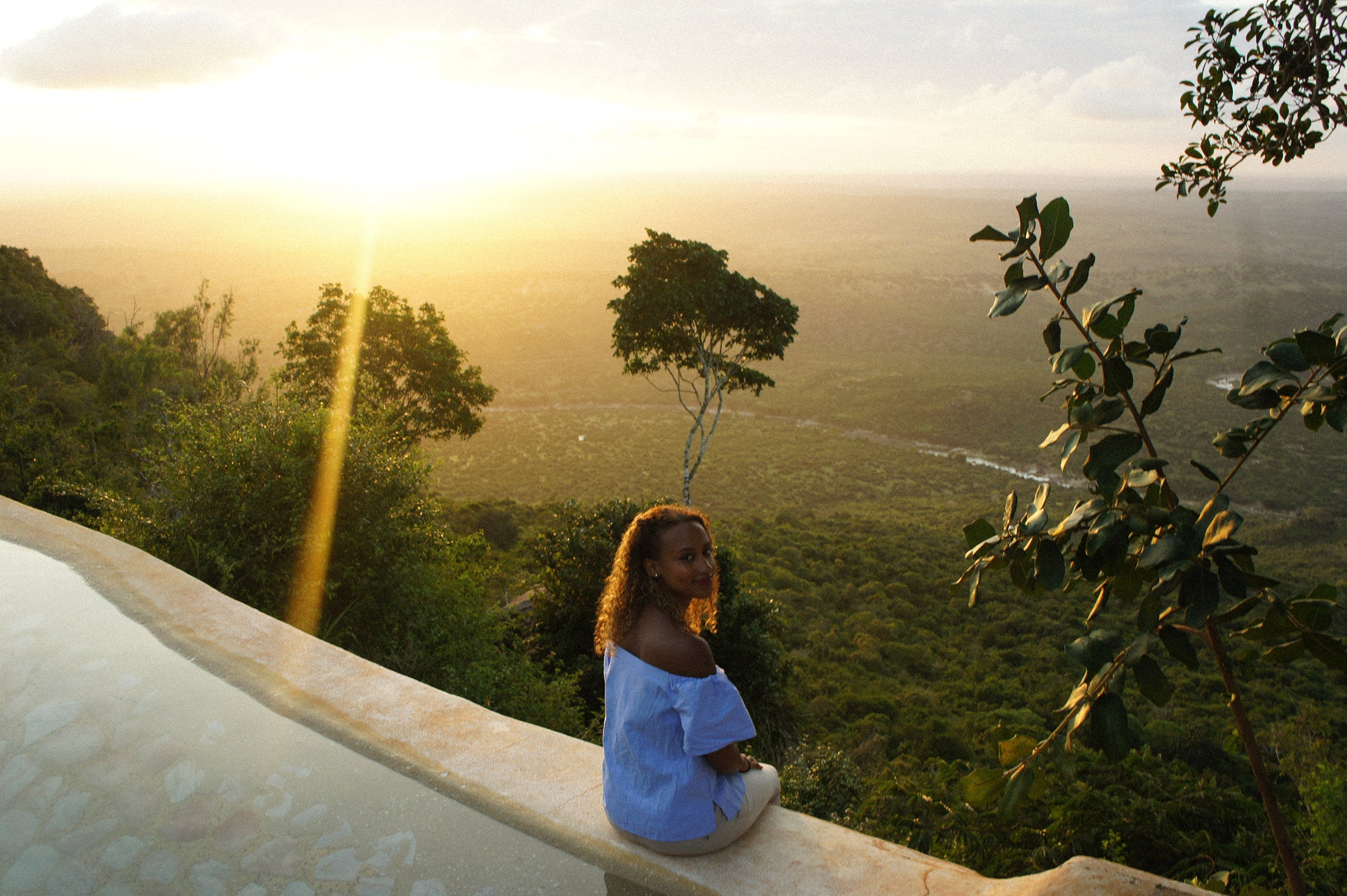 Femme devant paysage